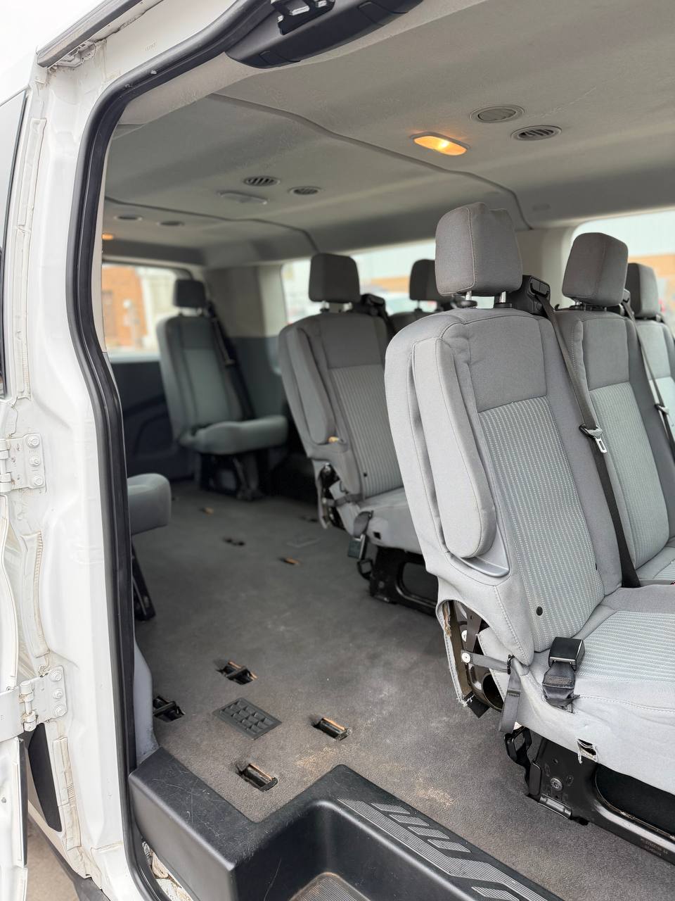 Van 3 photo 4