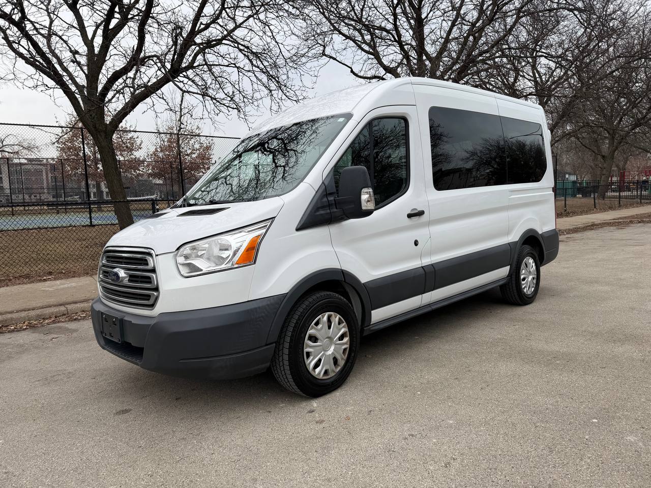 Van 4 photo 1