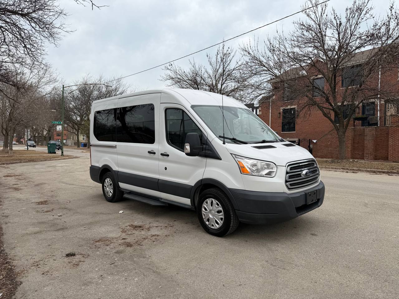 Van 4 photo 2