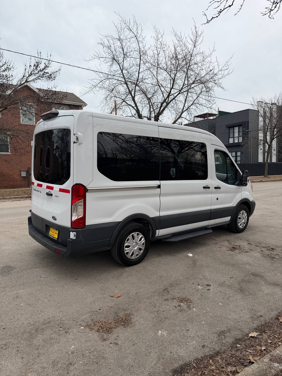 Van 4 photo 3