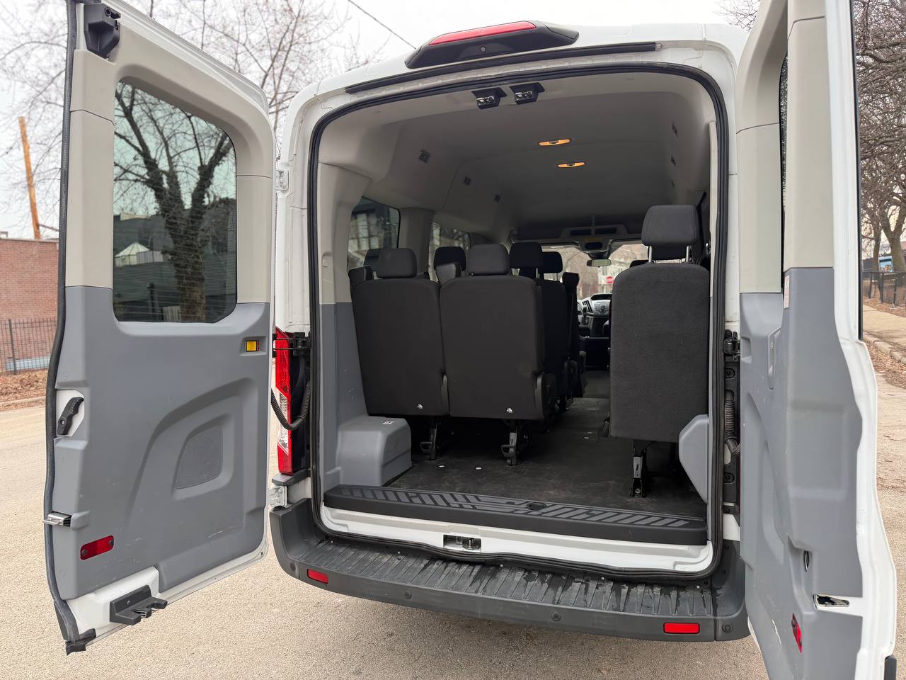 Van 4 photo 4