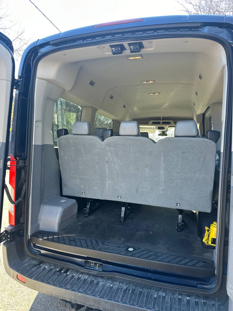 Van 5 photo 3