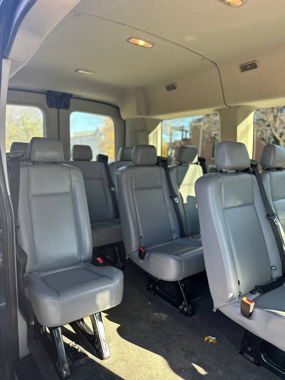 Van 5 photo 4