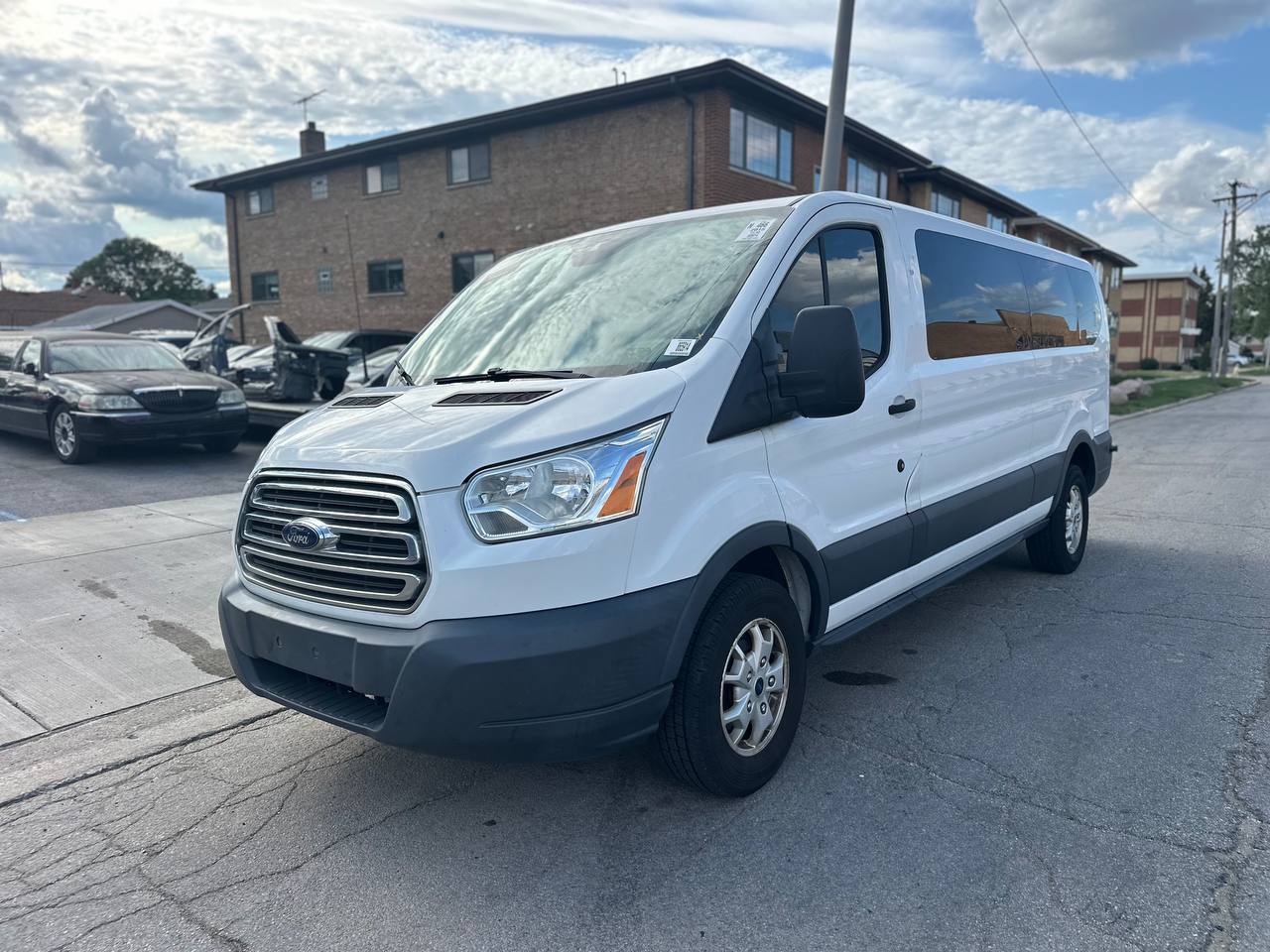 Van 6 photo 2