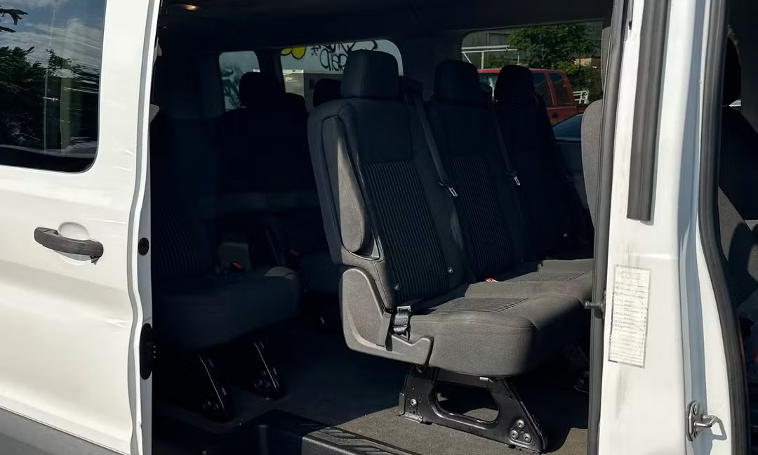 Van 6 photo 3